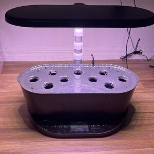 Black Indoor Hydroponic Garden Aero garden Bounty with seed pods